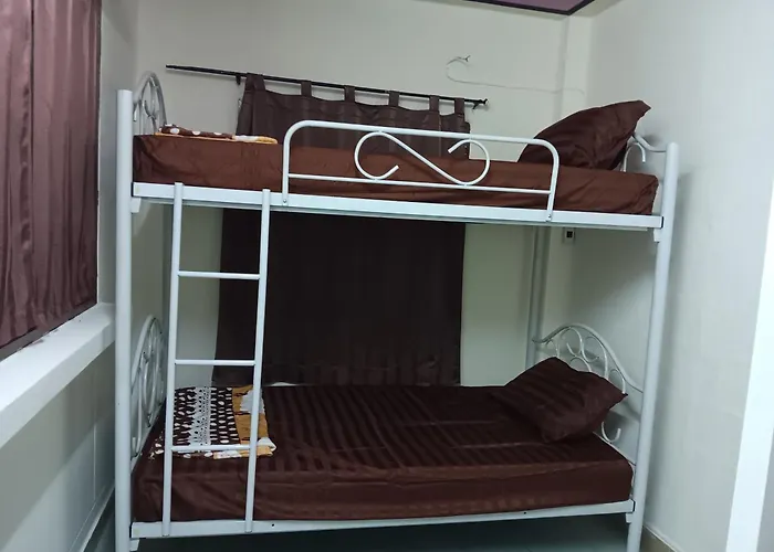 Hug Glur House Tour And Hostel (Adults Only)